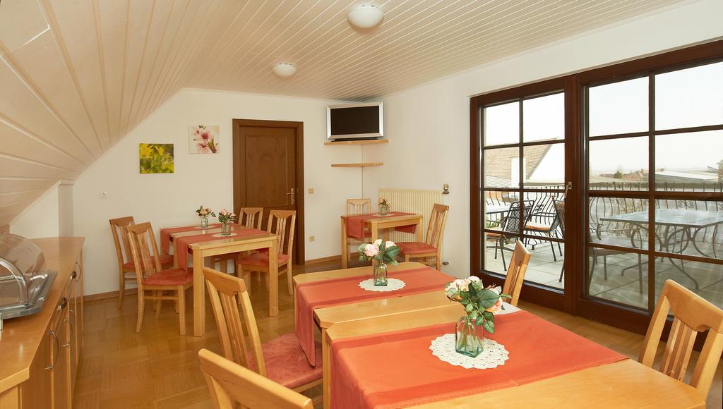 Gaestezimmer Helga Sommer Mörbisch am See Exterior foto